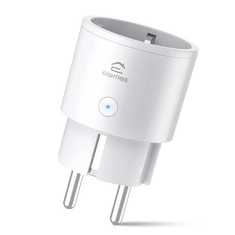 Presa smart WiFi inserita in muro con icona app smartphone