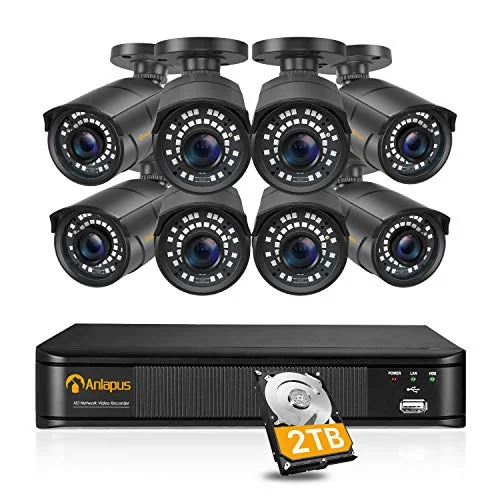 Telecamera di videosorveglianza wifi montata su muro esterno