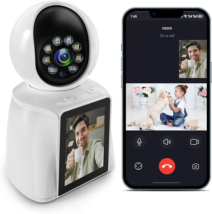 Telecamera interno smart in salotto per controllare anziano o bambino